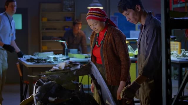 S17:E10 - The Lost Plane