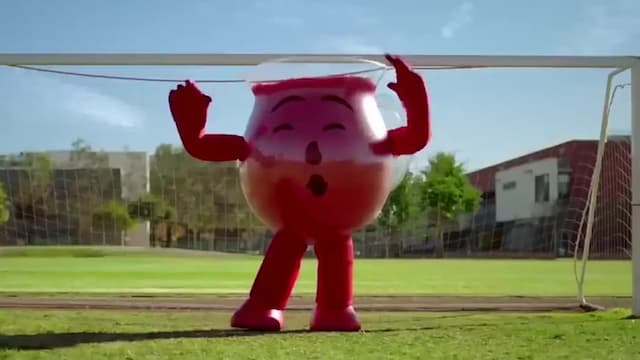 S01:E01 - Taco Bell Chihuahua / Kool-Aid Man