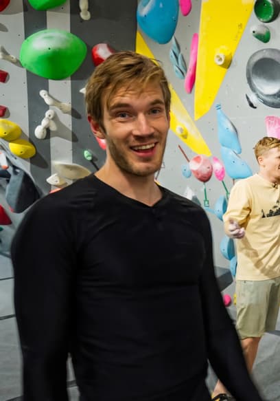 S01:E04 - PewDiePie Takes Me Bouldering in Tokyo poster