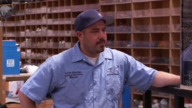 S07:E08 - Dining With the Fishes