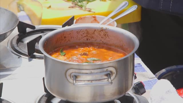 S02:E06 - Beef in Fort Kochi