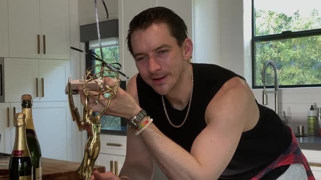 S10:E06 - The Housesitters