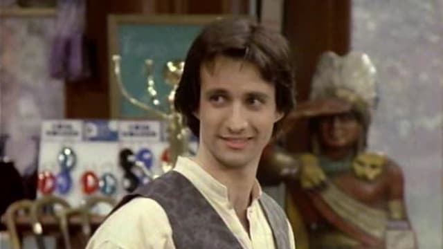 S01:E01 - Knock Knock, Who's There? (Pilot)