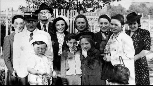 S01:E01 - The Chaim Rumkowski