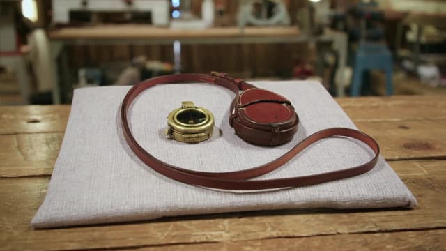 S04:E26 - Photo Plate, Clockwork Tractor, WW1 Compass