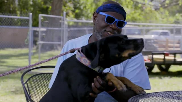 S12:E04 - Under Earl's Wing