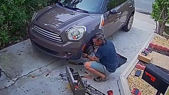 S01:E02 - Love or Loathe Thy Neighbor