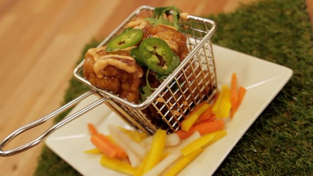 S01:E06 - Vegan Burger and Wings