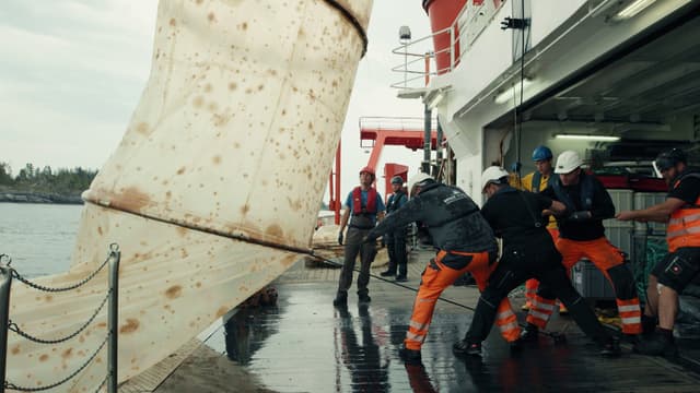 S01:E04 - The Last Resorts