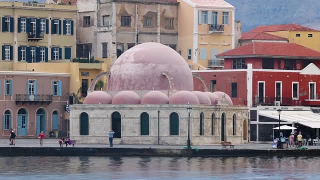 S05:E01 - Curious Greece