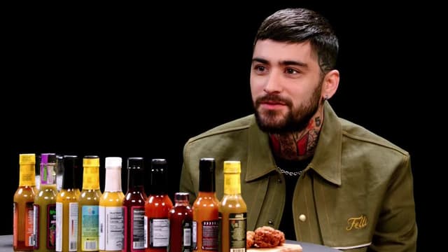 S23:E08 - Zayn Malik Lets the Tears Flow While Eating Spicy Wings