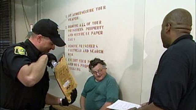 S01:E16 - Family Man