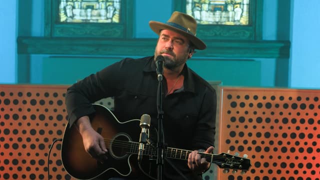 S01:E10 - Friends, Family and Country