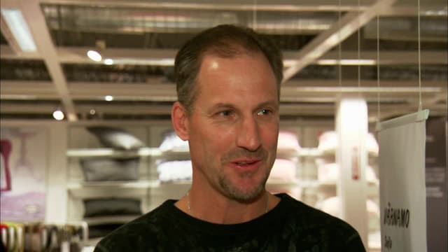 S02:E06 - Metallic Tile Fireplace