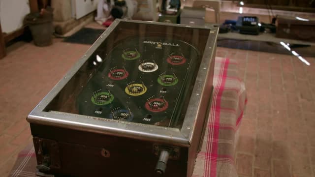 S04:E08 - Rocking Horse, Pinball Machine, Barograph