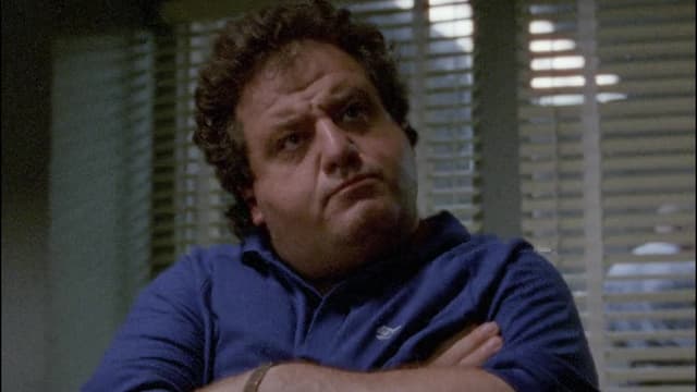 S02:E03 - Man's Best Friend