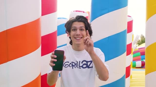 S01:E01 - Food Layers vs. Tiny Food Challenges!