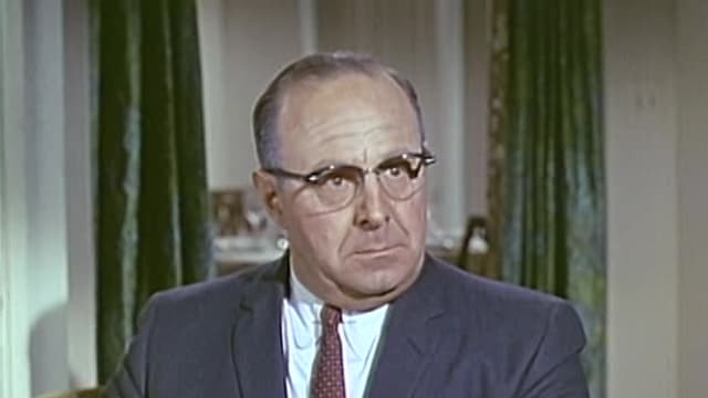 S04:E01 - Ain't That a Knee Slapper