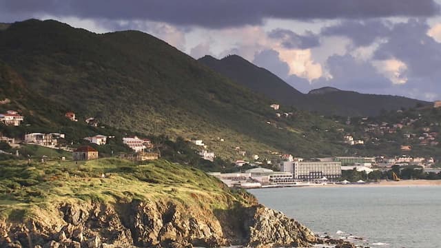 S01:E07 - Going ‘Dutch’ in the Caribbean