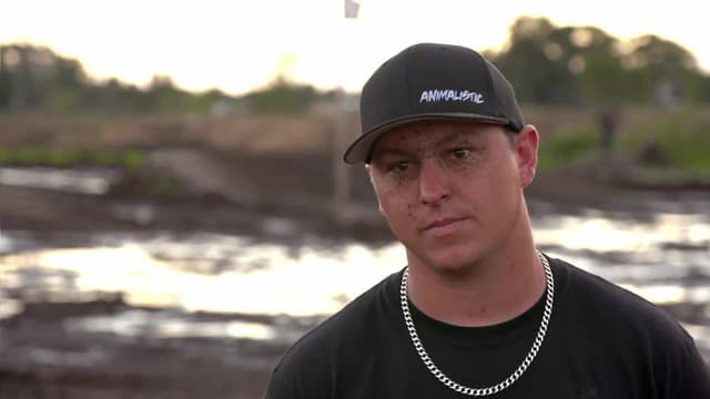 S03:E06 - Messing With Texas