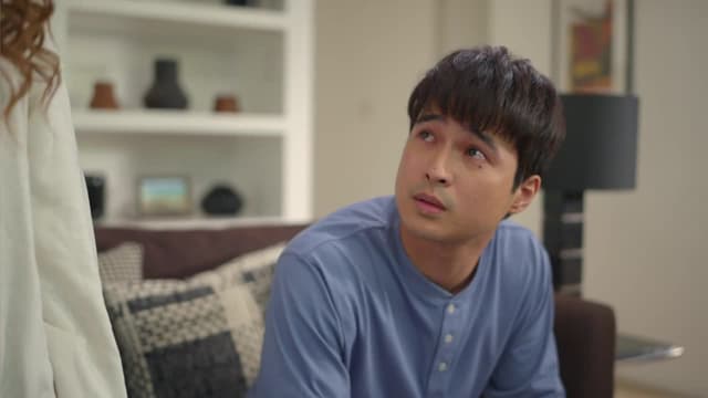 S01:E07 - The Pilot and the Stewardess