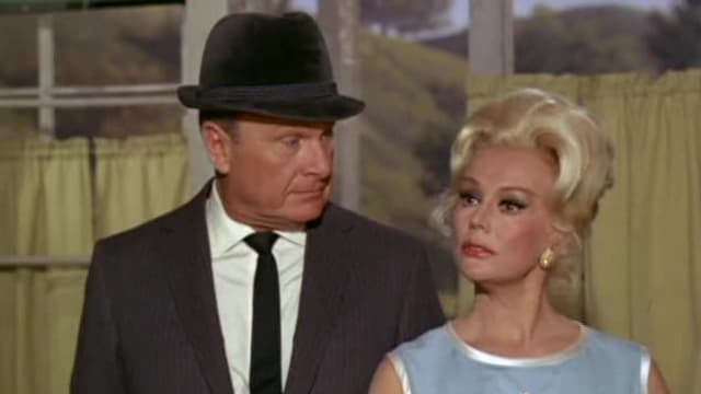 S03:E01 - The Man for the Job