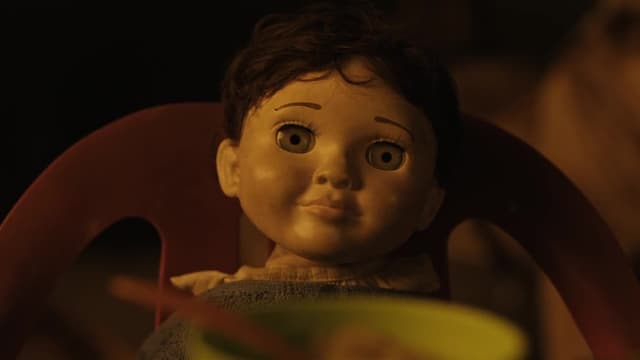 S01:E05 - Plastic Smile