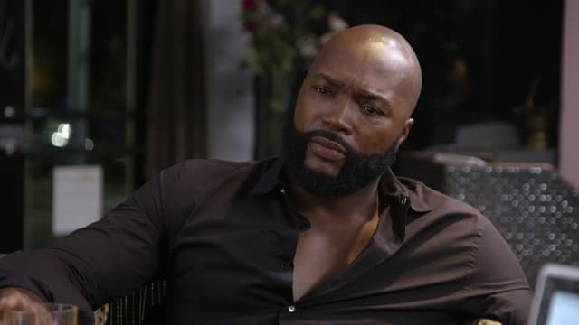 S03:E03 - The Chicken King