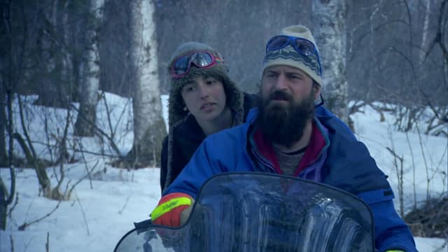 S03:E01 - Under Siege