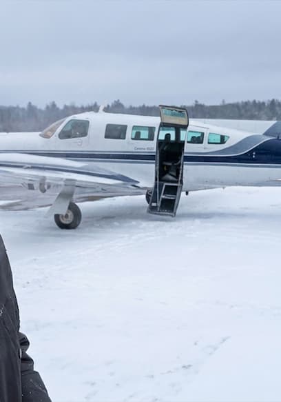 Póster de S01:E09 - Broke USA: Flying the Ghost Routes