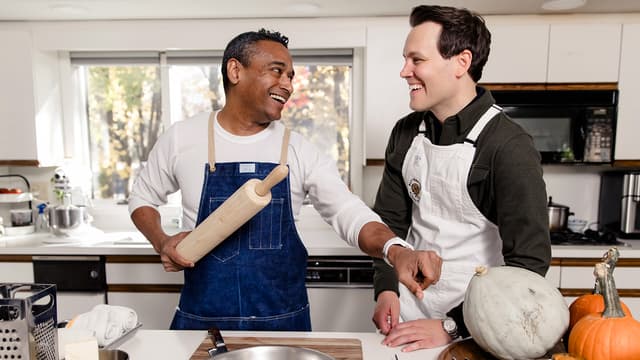 S01:E02 - Chris Scott: A Top Chef Talks Biscuits, Jazz and Aprons