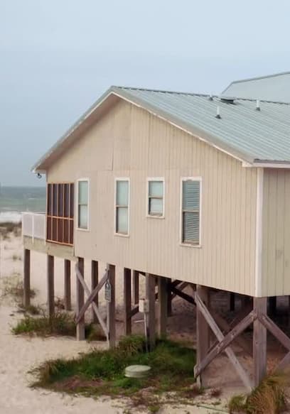 S01:E16 - Gulf Shores Beach Home Hunt poster