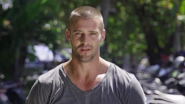 S01:E02 - Obstacle Run