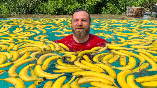 S01:E06 - Banana & Strawberry Milkshake