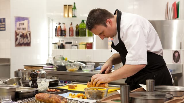 S09:E13 - Wales Main