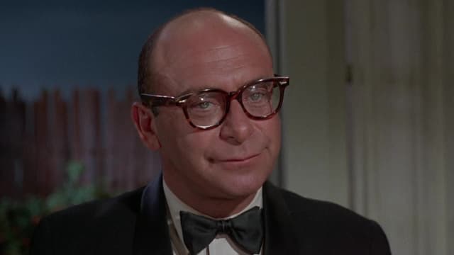 S03:E09 - The Short Happy Circuit of Aunt Clara
