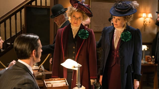 S08:E17 - Election Day