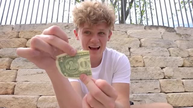 S08:E01 - I Survived on $0.01 for 1 Week: Day 1