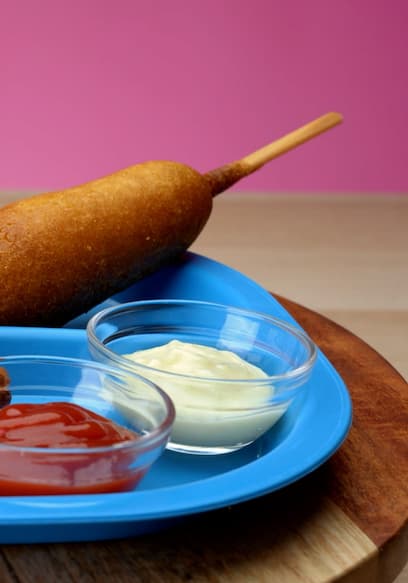 S05:E44 - Trying & Rating American School Lunches! poster