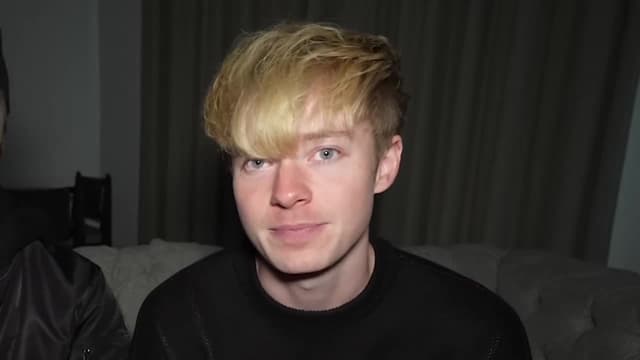 S04:E12 - Ghost Hunting at Haunted Driskill Hotel