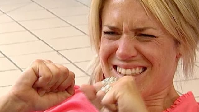 S12:E01 - Farting Sit-Ups
