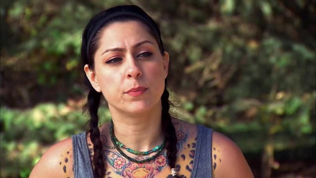 S03:E02 - Danielle Goes Picking