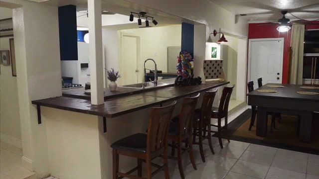 T01:C16 - S01:E16 - Competitor's Clubhouse