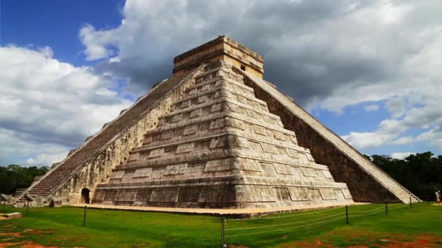 S01:E04 - Ancient UFO Earth Landings