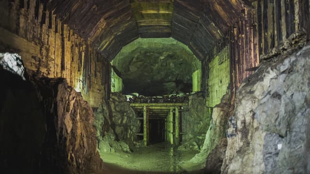 S06:E09 - Strange Stories of WWII