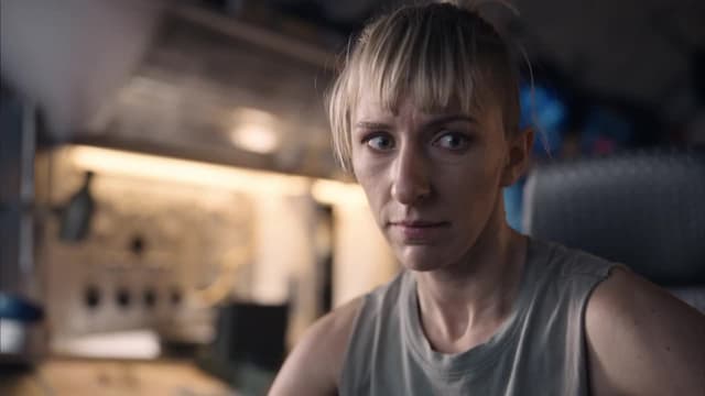 S03:E01 - The Tortoise and the Hare