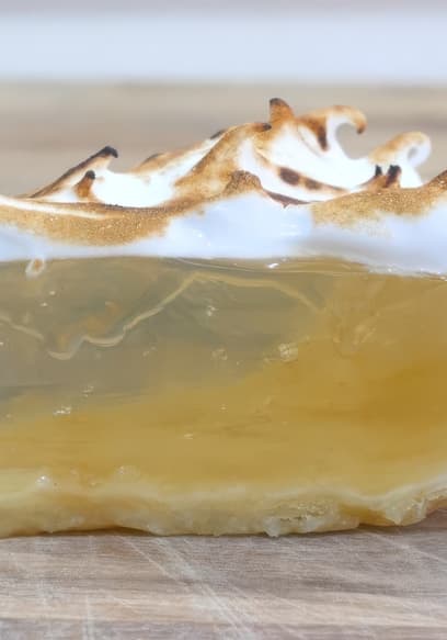S01:E01 - Meringue Pie poster