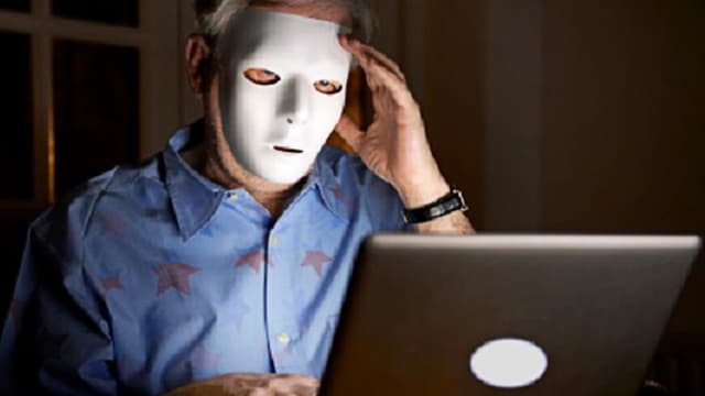 S01:E04 - Unsolved Internet Mysteries & Creepy Recordings