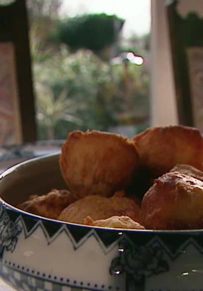 S01:E05 - Proper Pudding and Sunday Lunch poster