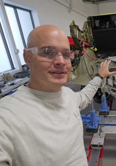 S01:E16 - Fixing a Tesla and iPhone poster